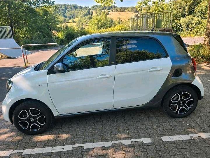 Gebraucht Smart ForFour 71 PS (52 kW) 2019 Weiß Kleinwagen