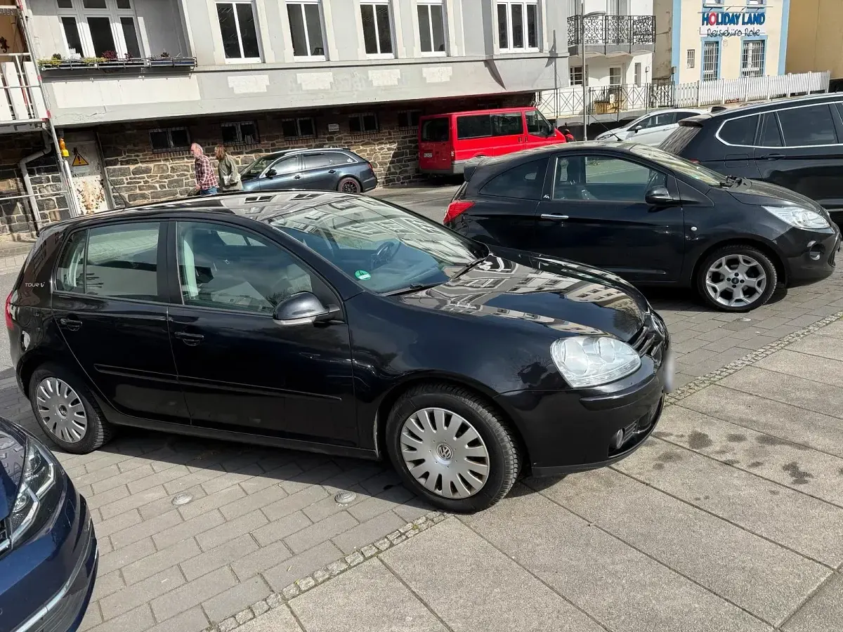 Second-hand VW Golf V 85 CP (62 kW) 2007 Negru Berlinǎ