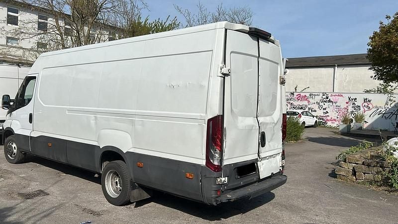 Gebraucht Iveco Daily 140 PS (102 kW) 2017 Weiß Van / Kleinbus
