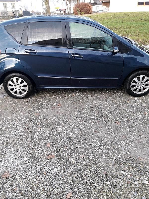 Blau Gebraucht 2005 Mercedes A170 Van / Kleinbus | 1.600 € (Guter Preis) - Bild 1/4