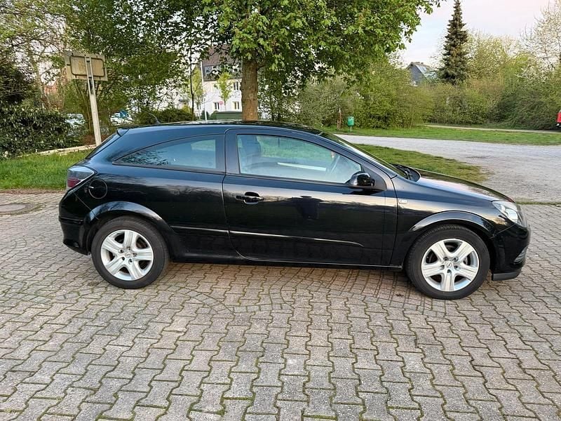 Gebraucht Opel Astra GTC 115 PS (84 kW) 2008 Schwarz Kleinwagen