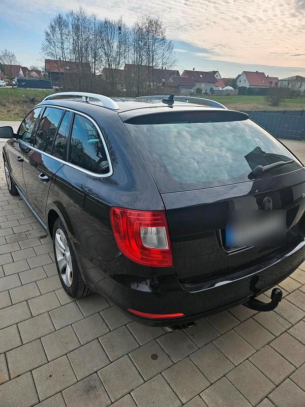Gebraucht Skoda Superb 170 PS (125 kW) 2010 Schwarz Kombi