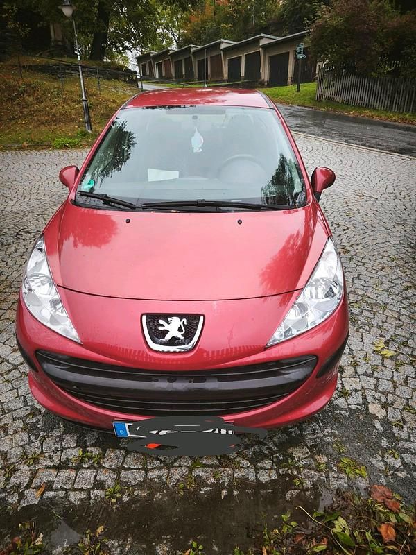 Rot Gebraucht 2006 Peugeot 207 Limousine | 800 € (Superpreis) - Bild 1/4