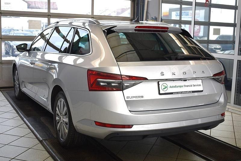 Gebraucht Skoda Superb Style 150 PS (110 kW) 2022 Silber Kombi
