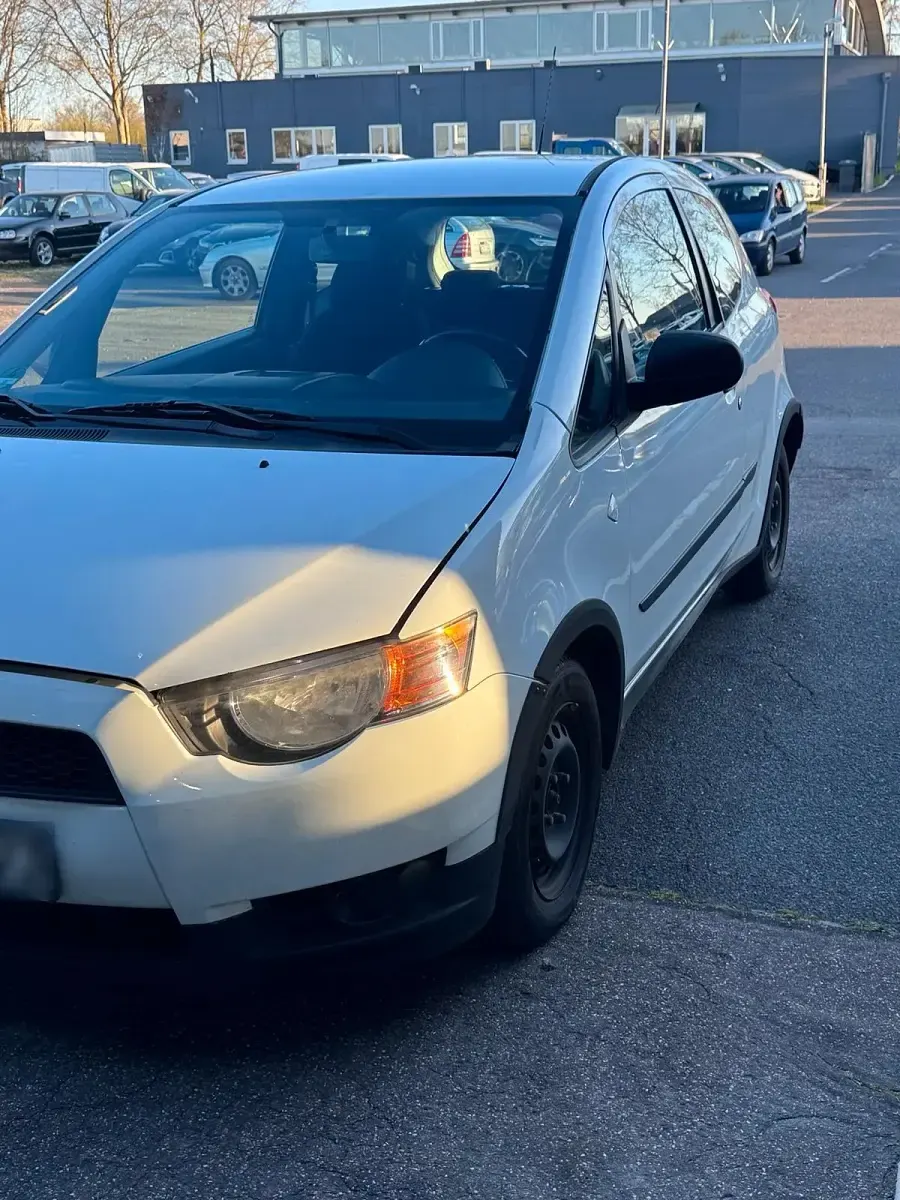 Gebraucht Mitsubishi Colt 95 PS (69 kW) 2011 Weiß Kleinwagen