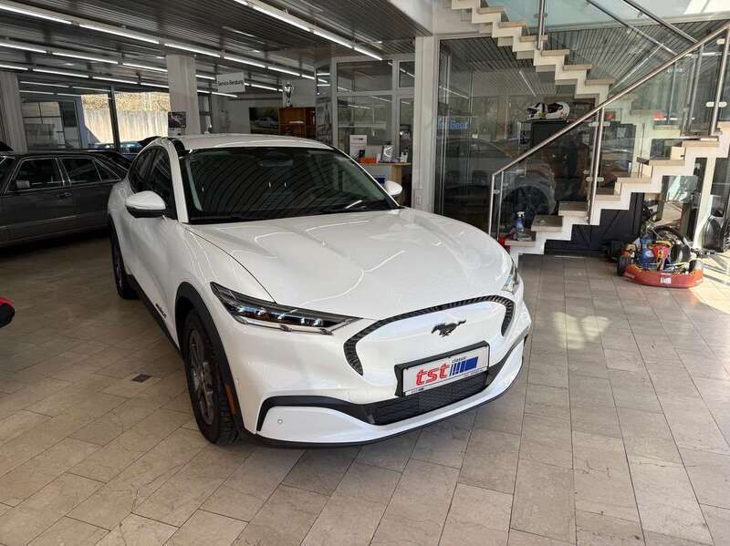 Star white metallic Gebraucht 2022 Ford Mustang Mach-E Extended Range SUV | 34.950 € (Superpreis) - Bild 1/4