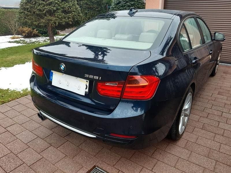 Gebraucht BMW 328 Luxury Line 245 PS (180 kW) 2012 Blau Limousine