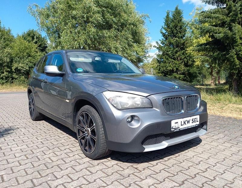 Grau Gebraucht 2011 BMW X1 SUV | 5.400 € (Guter Preis) - Bild 1/4