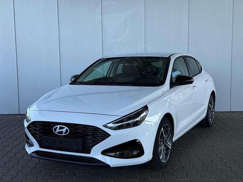 Serenity white metallic Neu 2025 Hyundai i30 GO! Limousine | 25.150 € (Guter Preis) - Bild 1/4