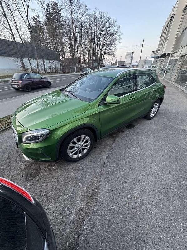 Gebraucht Mercedes CLA180 129 PS (94 kW) 2016 Grün Limousine