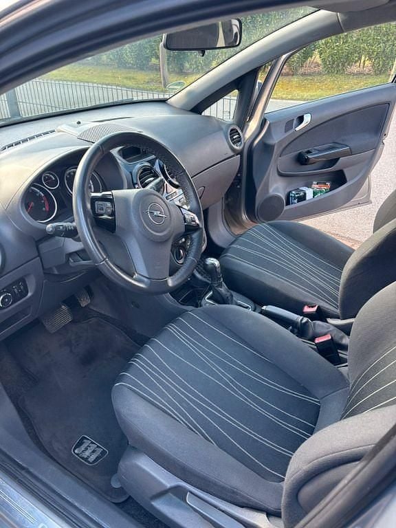 Gebraucht Opel Corsa 101 PS (74 kW) 2010 Braun Kleinwagen