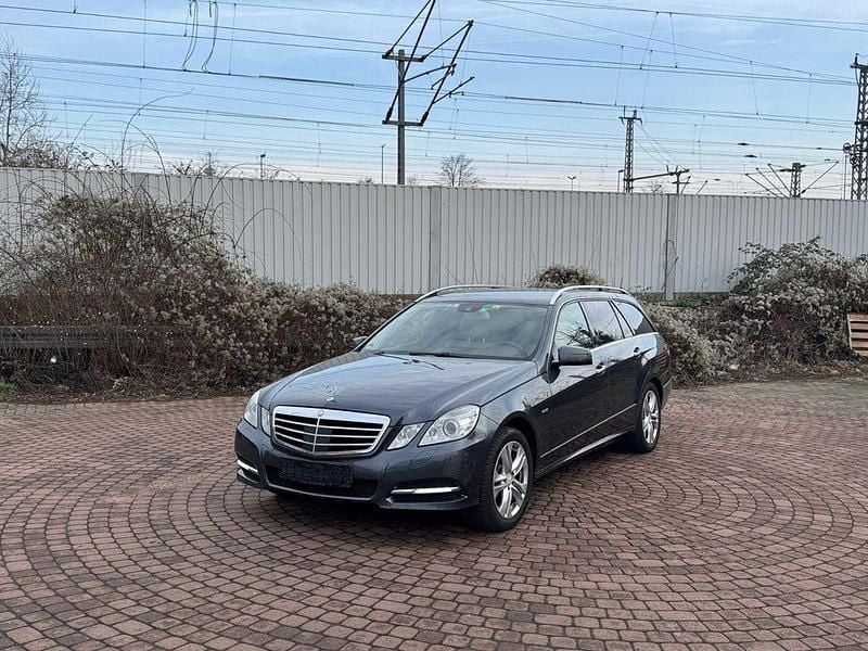 Gebraucht Mercedes E200 184 PS (135 kW) 2012 Grau Kombi