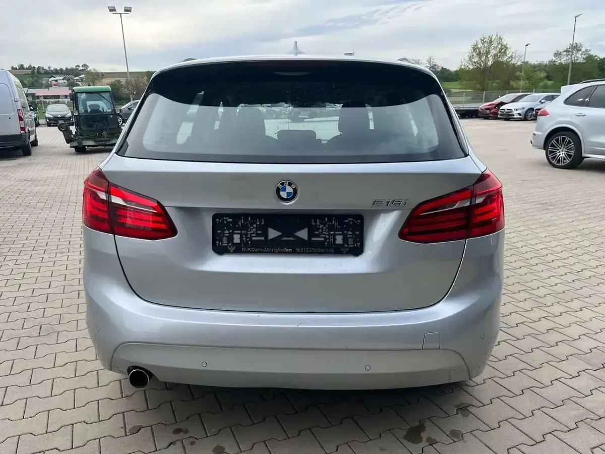 Gebraucht BMW 218 Advantage 136 PS (100 kW) 2018 Glaciersilber Kombi