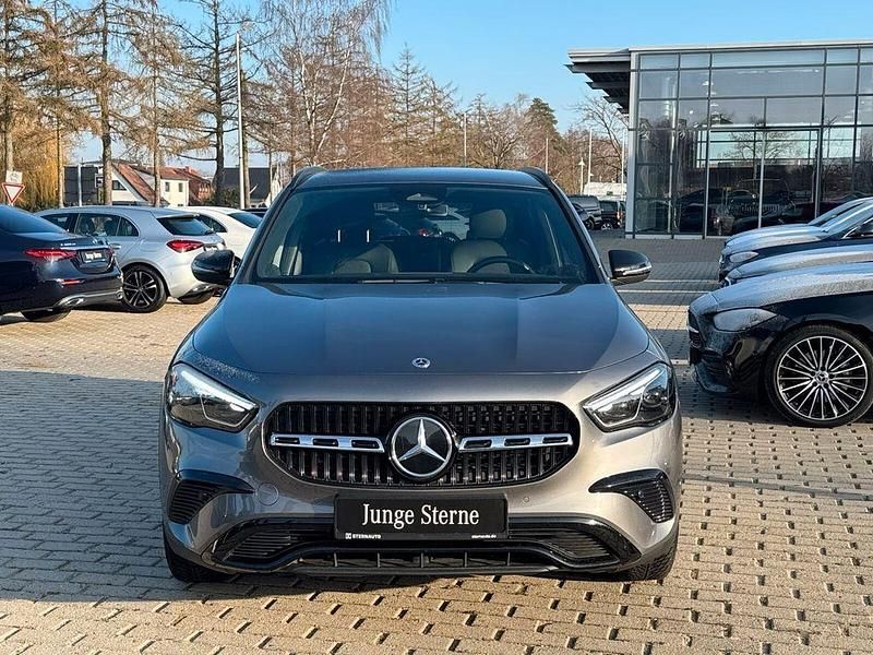 Gebraucht Mercedes GLA200 Progressive 163 PS (119 kW) 2025 Metalliclack mountaingrau SUV
