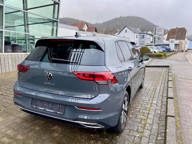 Gebraucht VW Golf VIII Move 131 PS (96 kW) 2023 Grau Limousine