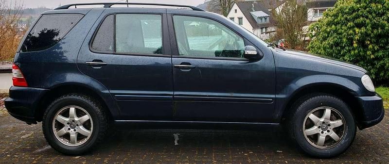 Gebraucht Mercedes ML400 250 PS (183 kW) 2003 Blau SUV