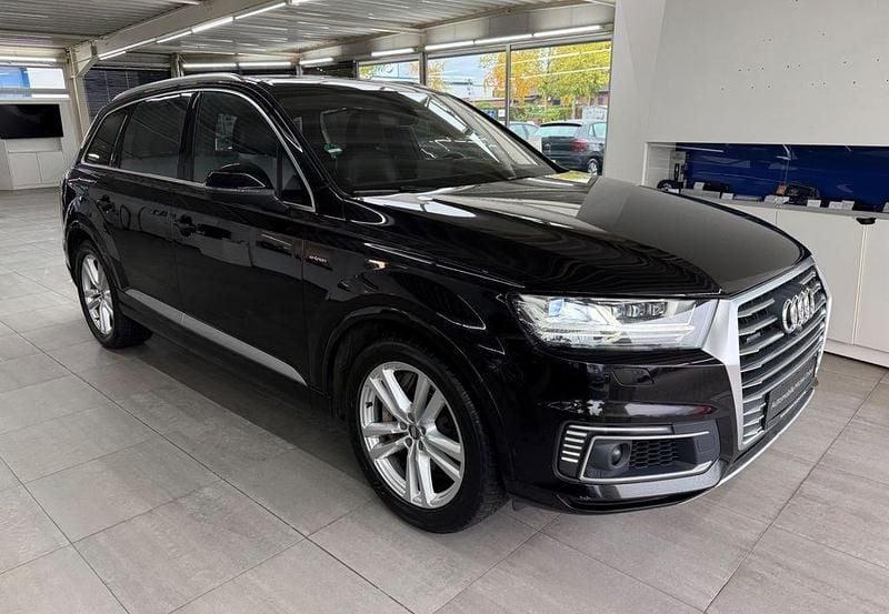 Orcaschwarz metallic Gebraucht 2018 Audi Q7 Sport SUV | 28.990 € - Bild 1/4