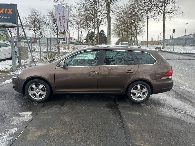 Gebraucht VW Golf VI Comfortline 105 PS (77 kW) 2012 Braun Kleinwagen