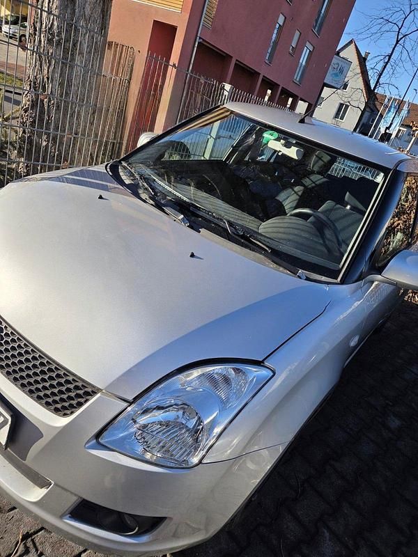 Gebraucht Suzuki Swift 68 PS (50 kW) 2009 Silber Kleinwagen