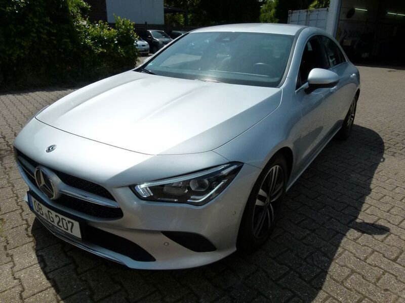 Silber Gebraucht 2022 Mercedes CLA180 Limousine | 26.940 € (Superpreis) - Bild 1/4