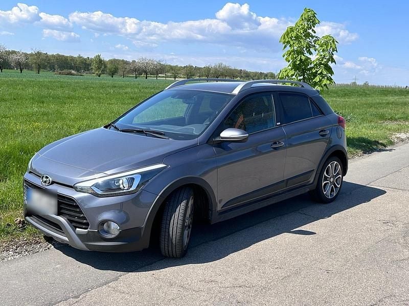 Gebraucht Hyundai i20 120 PS (88 kW) 2018 Grau Kleinwagen