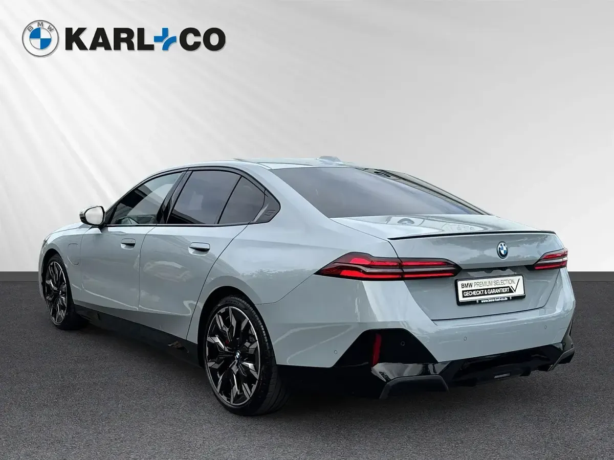 Gebraucht BMW 550e Performance 313 PS (230 kW) 2026 Brooklyn grau metallic Limousine