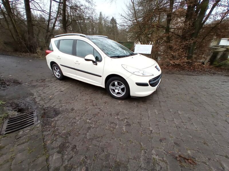 Weiß Gebraucht 2008 Peugeot 207 Kombi | 600 € - Bild 1/4
