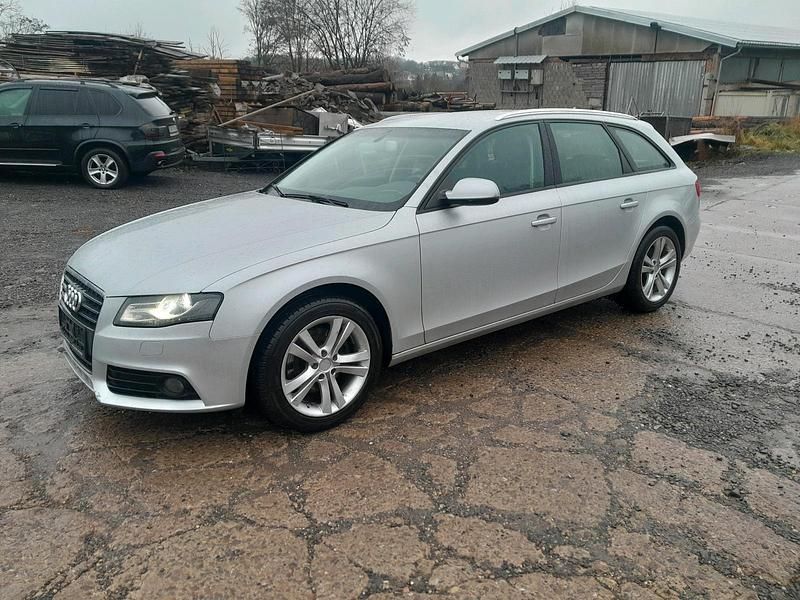 Silber Gebraucht 2011 Audi A4 Kombi | 5.100 € (Guter Preis) - Bild 1/4