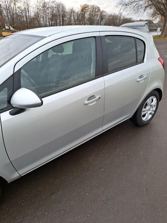 Gebraucht Opel Corsa 87 PS (63 kW) 2010 Silber Kleinwagen