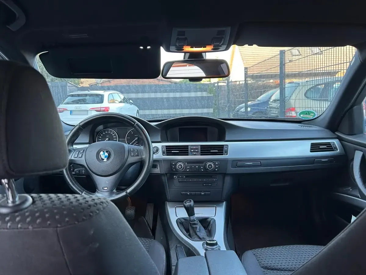 Gebraucht BMW 320 M Sport 184 PS (135 kW) 2010 Grau Limousine