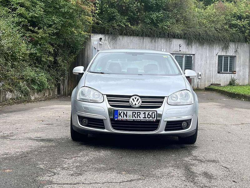 Gebraucht VW Jetta 140 PS (102 kW) 2008 Silber Limousine