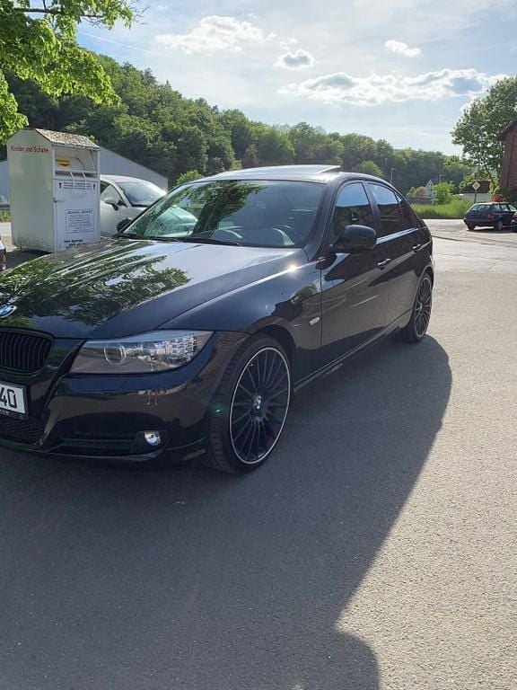 Gebraucht BMW 318 Sport Line 143 PS (105 kW) 2010 Schwarz Limousine