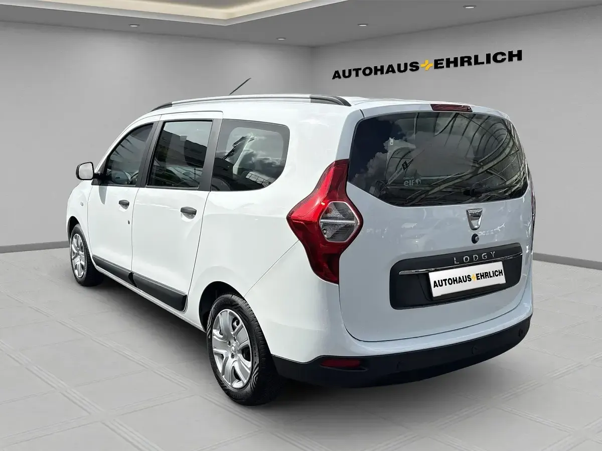 Gebraucht Dacia Lodgy Comfort 102 PS (75 kW) 2020 Andere (weiss) Van / Kleinbus