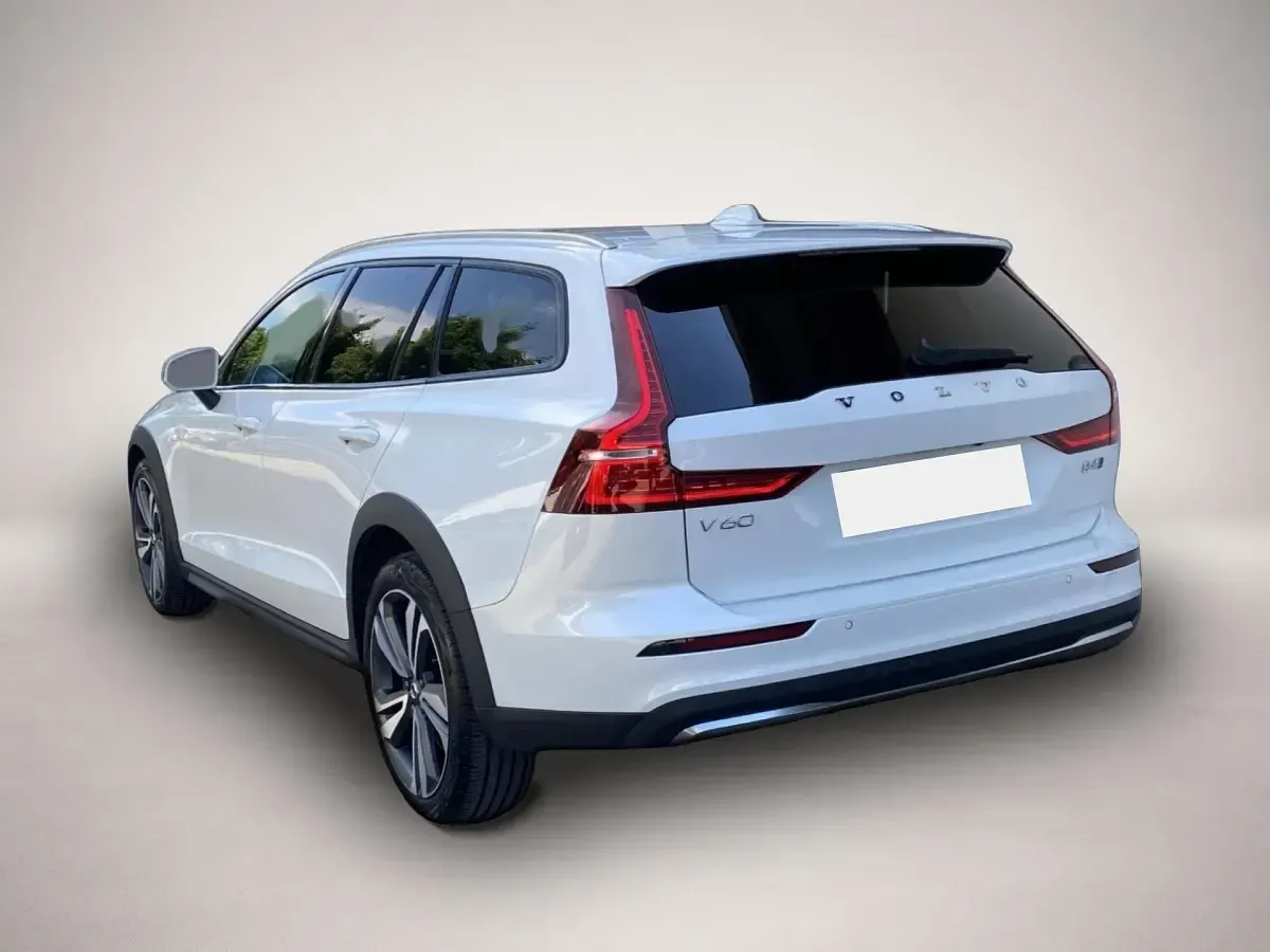 Gebraucht Volvo V60 CC Plus 197 PS (144 kW) 2024 Weiß Kombi