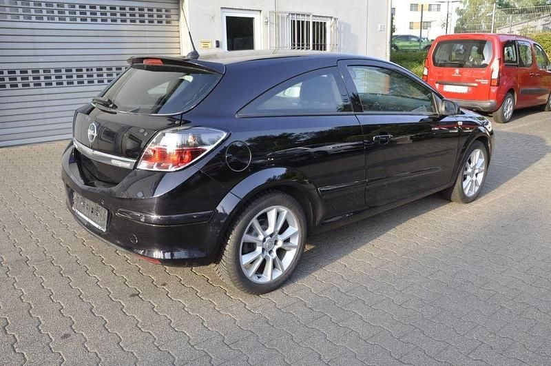Gebraucht Opel Astra GTC Sport 179 PS (131 kW) 2010 Schwarz Limousine