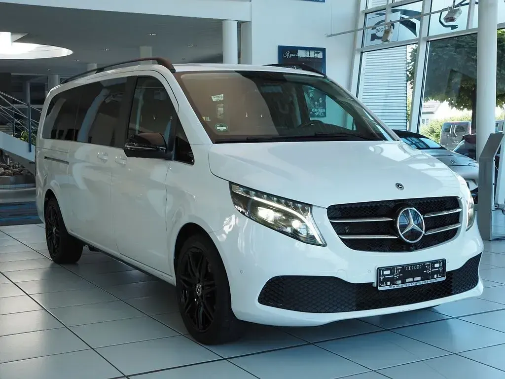 Gebraucht Mercedes V300 237 PS (174 kW) 2024 Weiß Van / Kleinbus