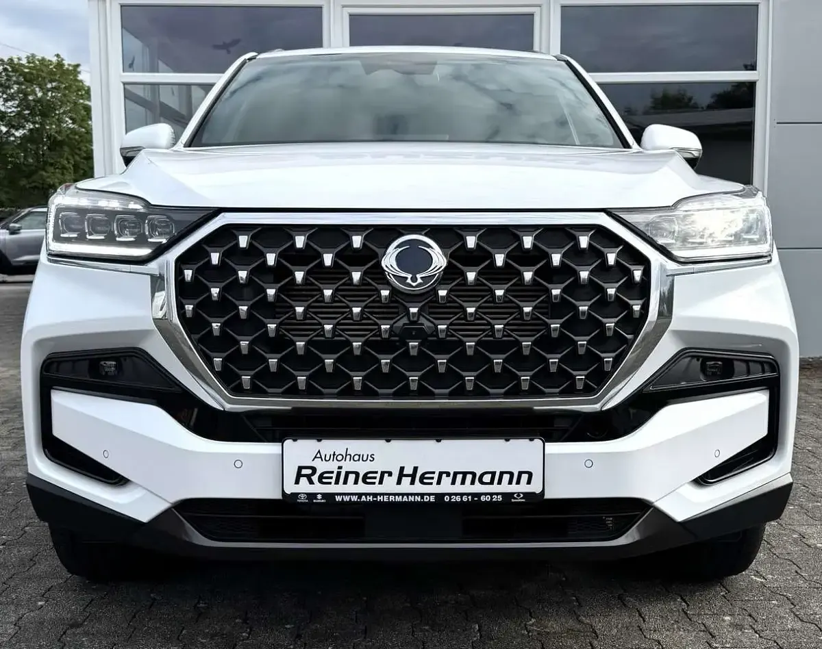 Gebraucht SsangYong Rexton Sapphire 201 PS (147 kW) 2023 Silky white pearl metallic SUV