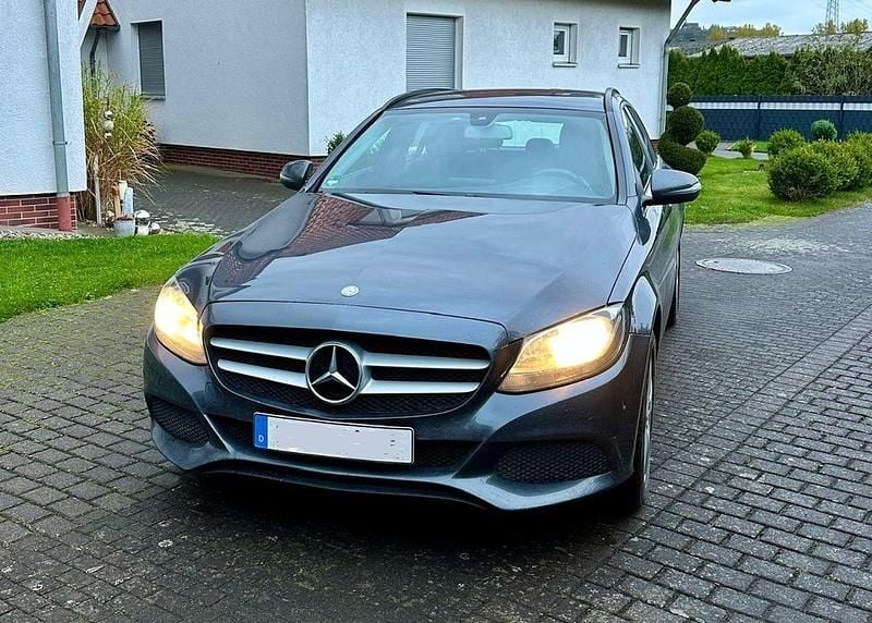 Grau Gebraucht 2016 Mercedes C180 Kombi | 11.700 € (Guter Preis) - Bild 1/4