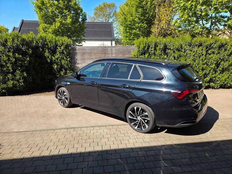 Usado Fiat Tipo S 120 CV (88 kW) 2017 Negro Familiar