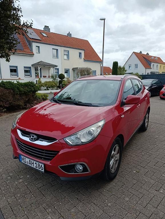 Rot Gebraucht 2013 Hyundai ix35 Edition SUV | 7.500 € (Fairer Preis) - Bild 1/4