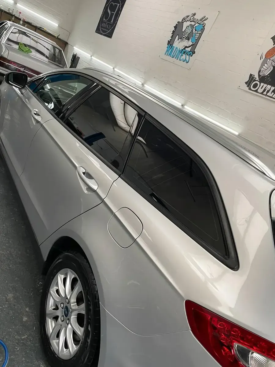 Gebraucht Ford Mondeo 150 PS (110 kW) 2015 Silber Kombi