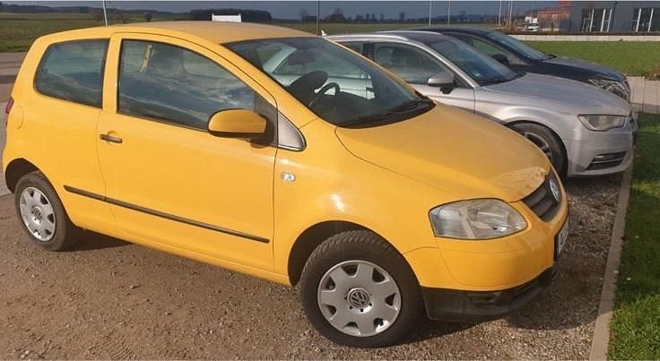 Gelb Gebraucht 2008 VW Fox Kleinwagen | 1.599 € (Fairer Preis) - Bild 1/4