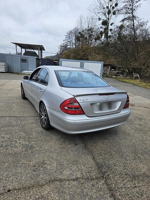 Gebraucht Mercedes E270 Avantgarde 177 PS (130 kW) 2002 Silber Limousine