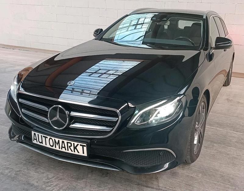 Schwarz Gebraucht 2020 Mercedes E220 Avantgarde Kombi | 28.499 € (Superpreis) - Bild 1/4