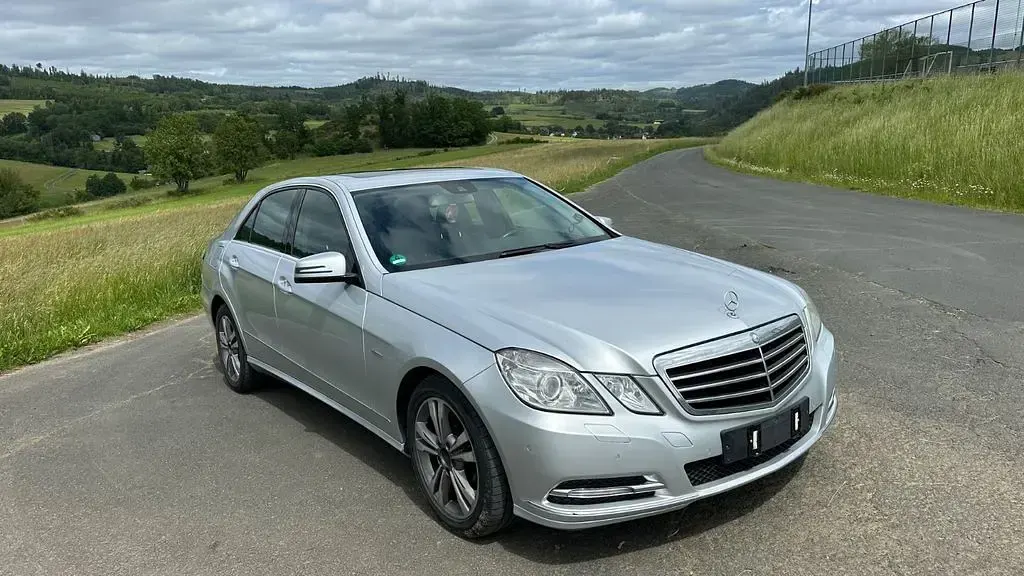 Gebraucht Mercedes E300 Avantgarde 231 PS (169 kW) 2012 Silber Limousine