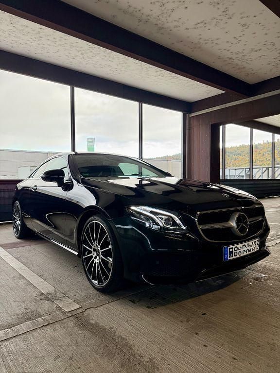 Gebraucht Mercedes E200 Avantgarde 184 PS (135 kW) 2017 Schwarz Coupé