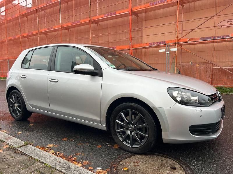 Silber Gebraucht 2009 VW Golf VI Comfortline Limousine | 4.950 € (Guter Preis) - Bild 1/4