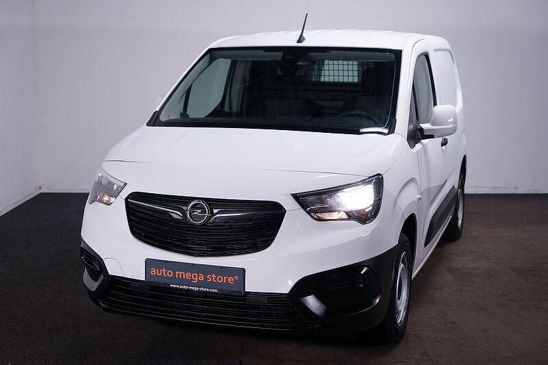 Weiß Gebraucht 2020 Opel Combo Edition Van / Kleinbus | 9.999 € (Guter Preis) - Bild 1/4