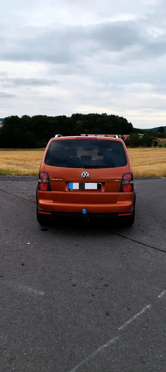 Gebraucht VW Touran Cross 140 PS (102 kW) 2010 Orange Van / Kleinbus