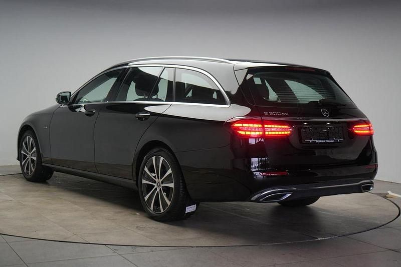 Gebraucht Mercedes E300 194 PS (142 kW) 2021 Schwarz Limousine